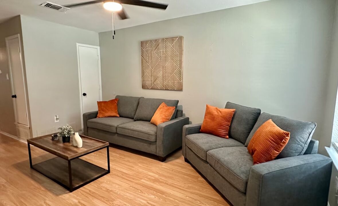 Photo of Livingroom in Central Arlington