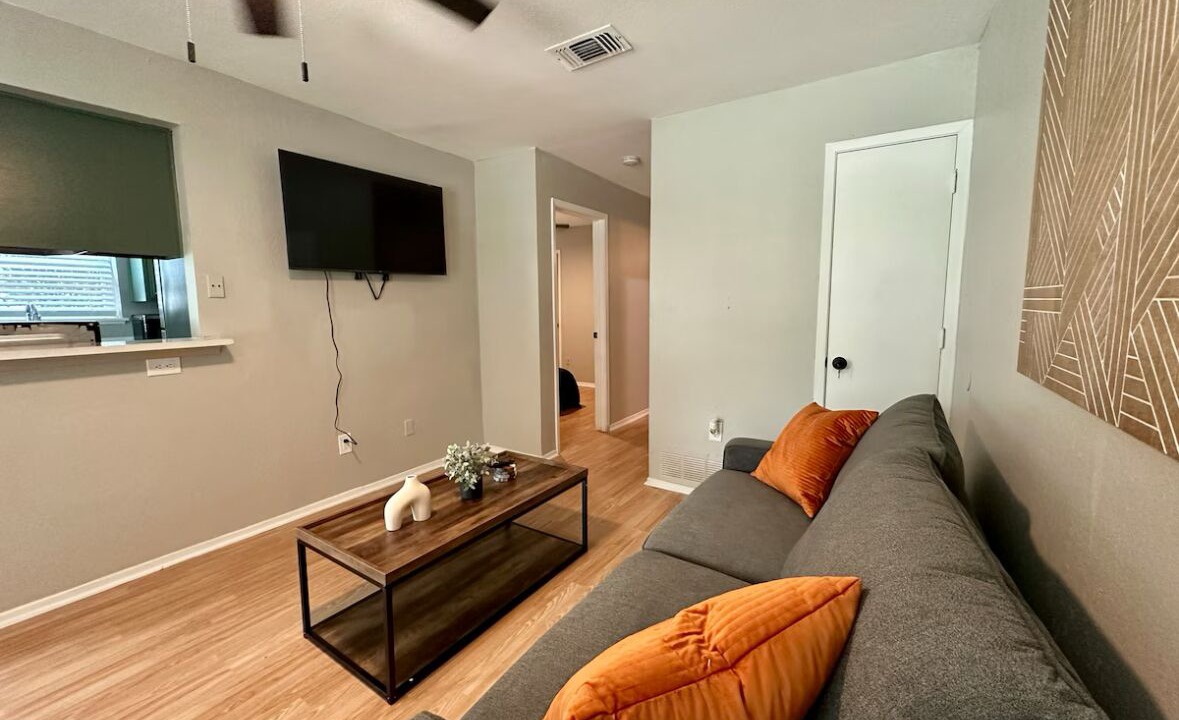 Photo of Livingroom in Central Arlington