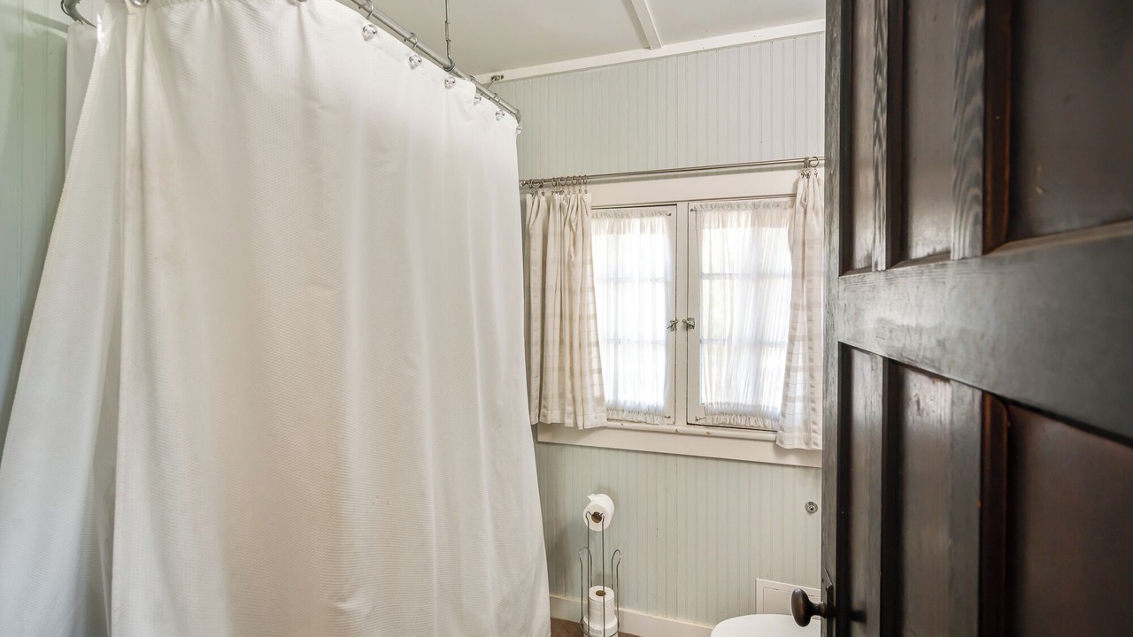 Photo of Bathroom in Fort Erie