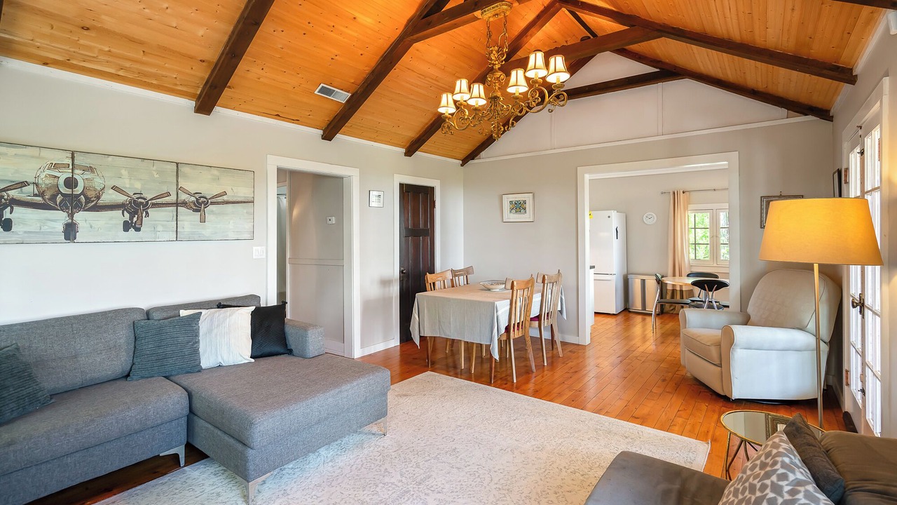 Photo of Livingroom in Fort Erie
