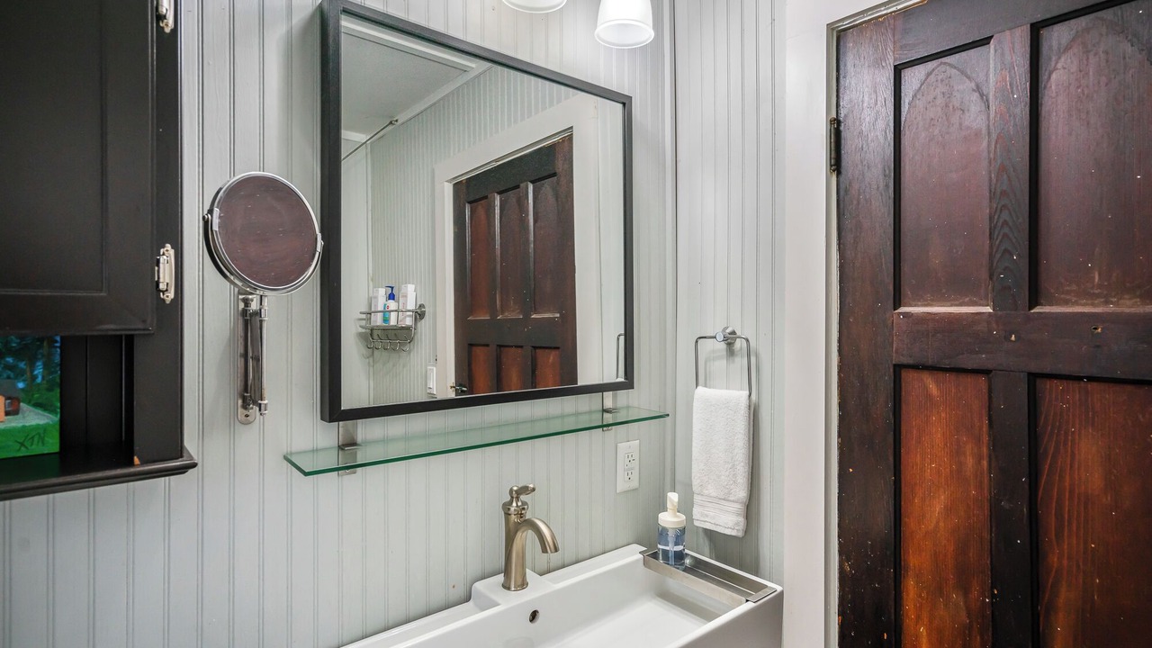 Photo of Bathroom in Fort Erie