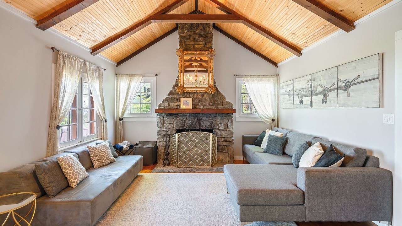 Photo of Livingroom in Fort Erie