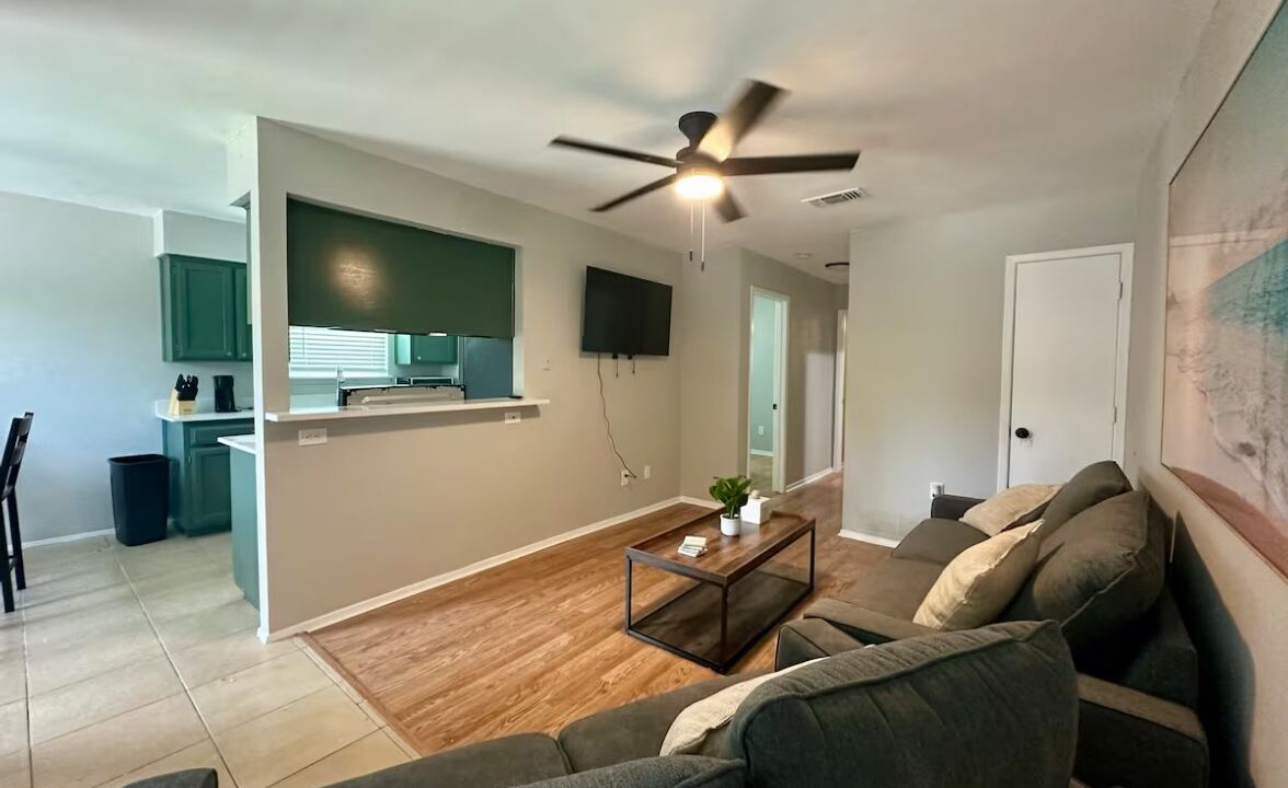 Photo of Livingroom in Central Arlington