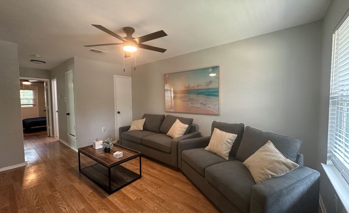 Photo of Livingroom in Central Arlington