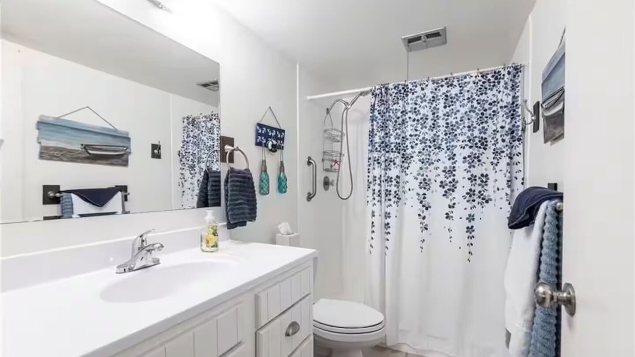 Photo of Bathroom in Lely Golf Estates