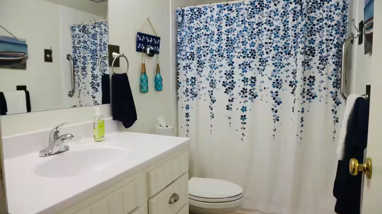 Photo of Bathroom in Lely Golf Estates