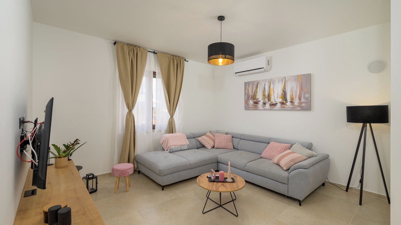 Photo of Livingroom in Gajana