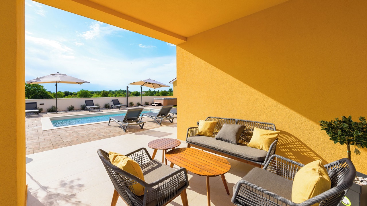 Photo of Patio Balcony in Gajana