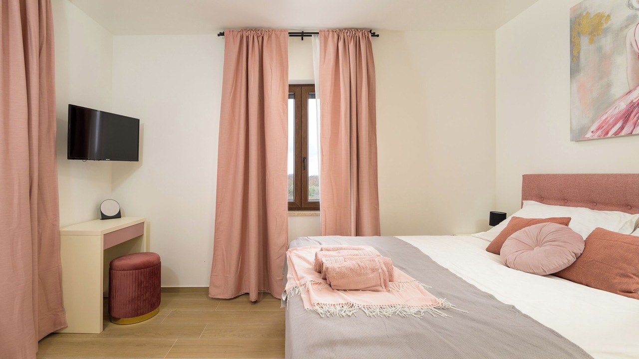 Photo of Bedroom in Gajana