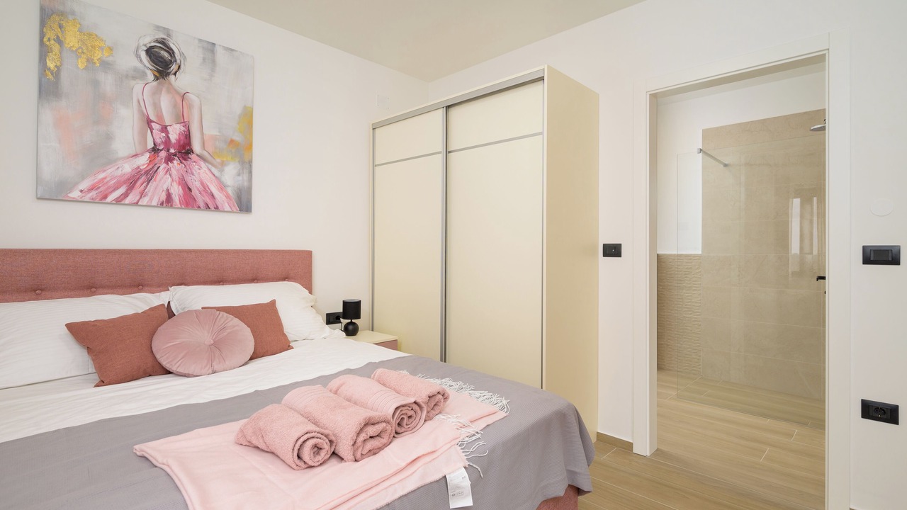 Photo of Bedroom in Gajana