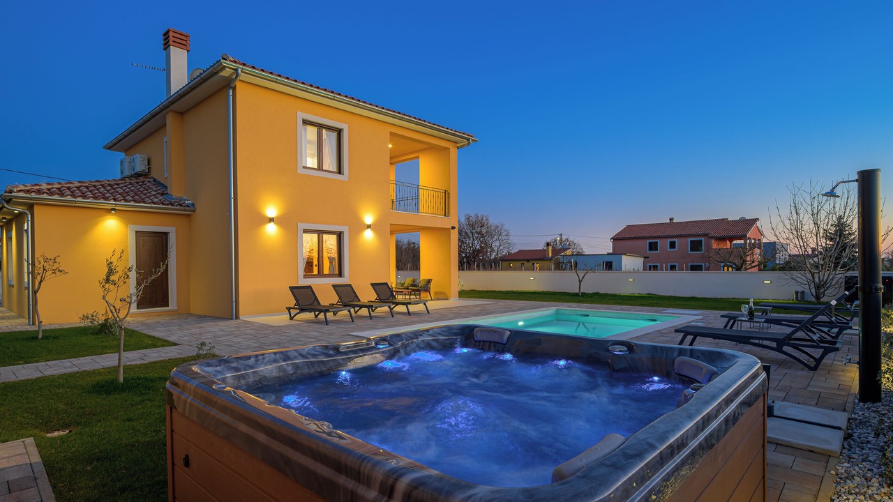 Photo of Patio Balcony in Gajana