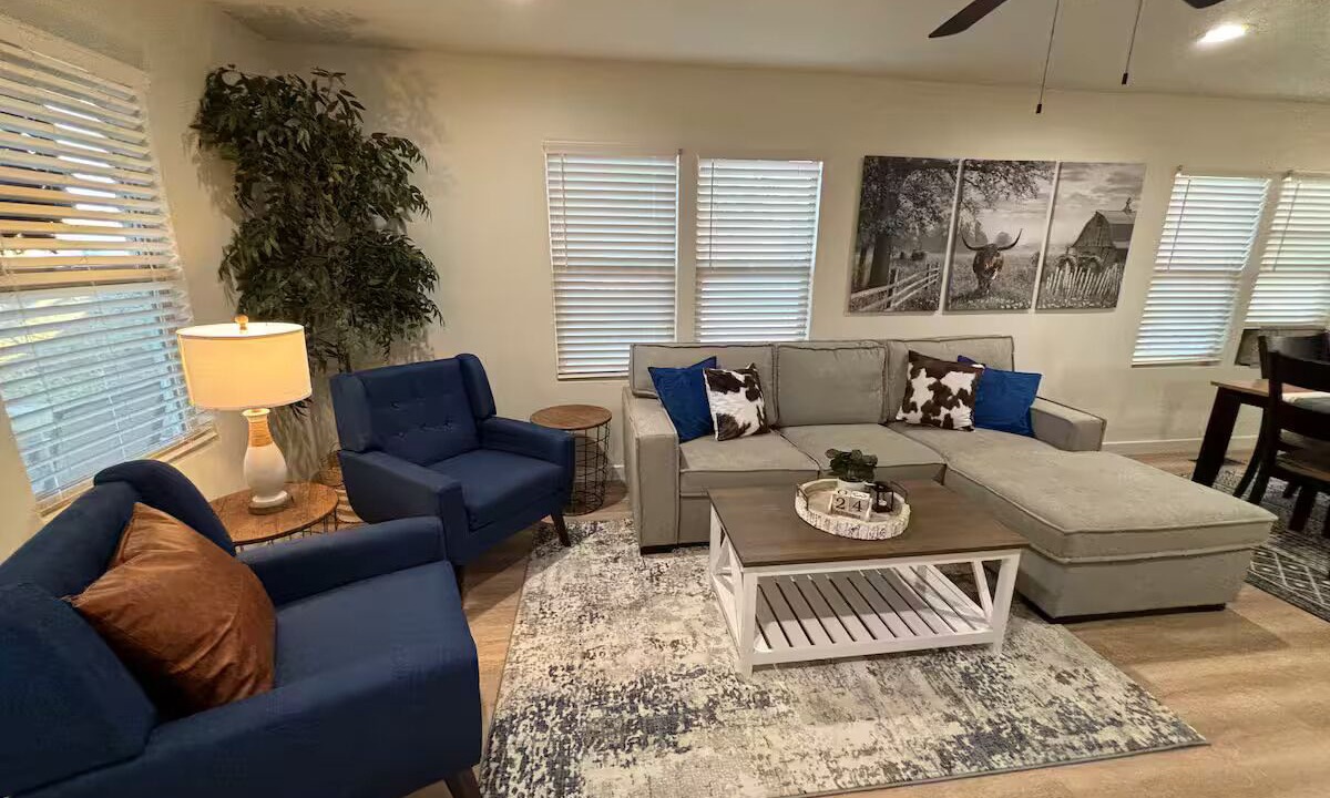 Photo of Livingroom in Fredonia