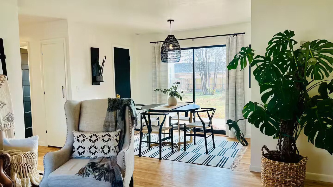 Photo of Livingroom in Bethany