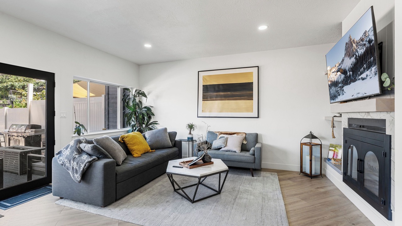 Photo of Livingroom in Cottonwood Heights