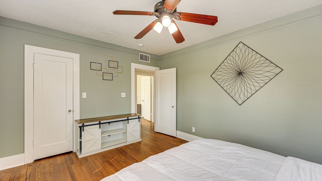 Photo of Bedroom in Uptown