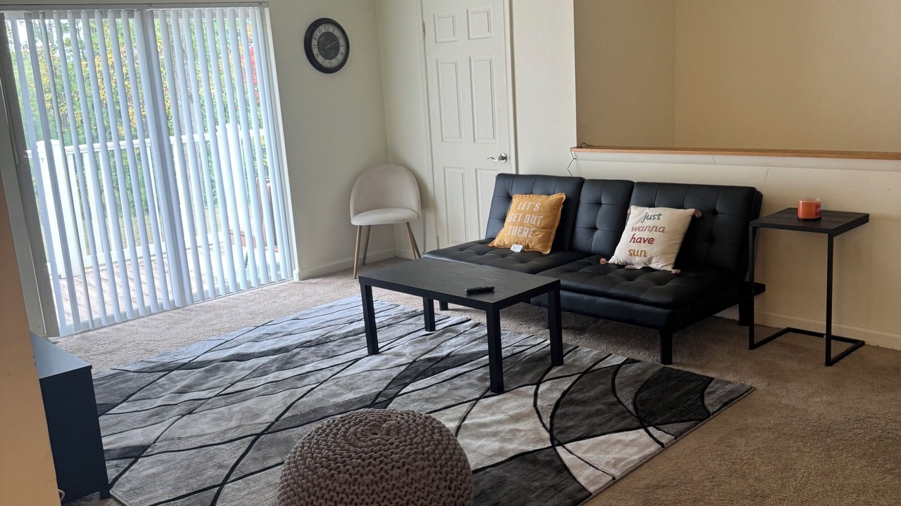 Photo of Livingroom in State College