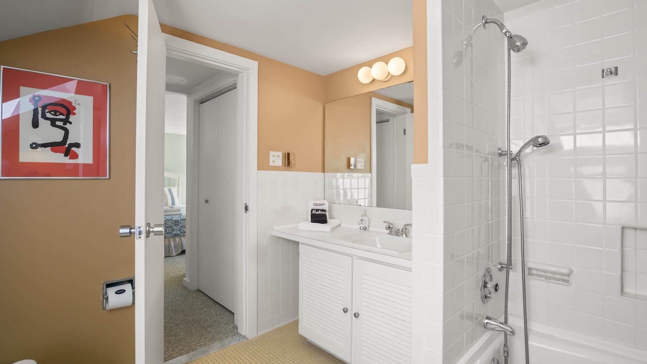 Photo of Bathroom in East Orleans