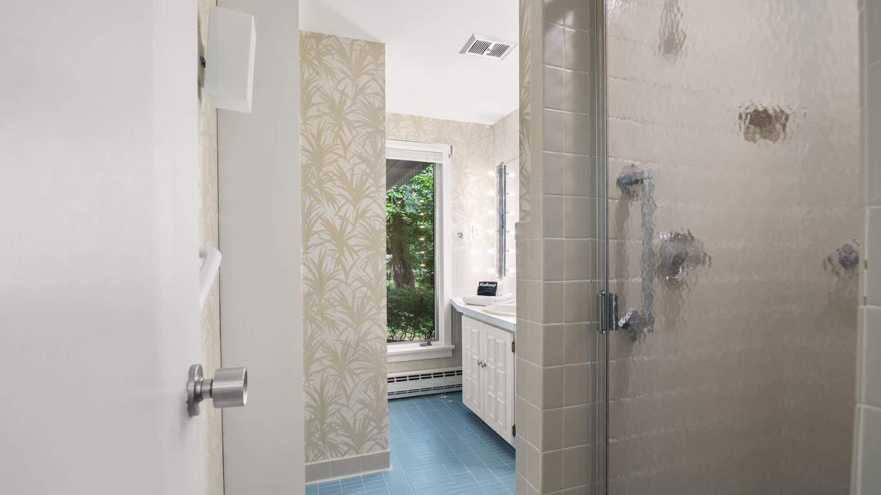 Photo of Bathroom in East Orleans