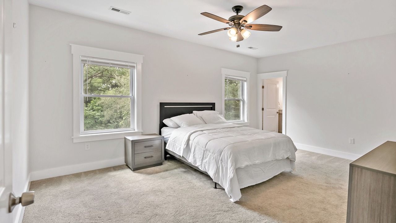 Photo of Bedroom in Baileys Crossroads