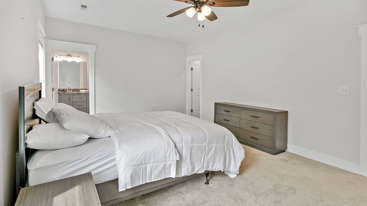Photo of Bedroom in Baileys Crossroads