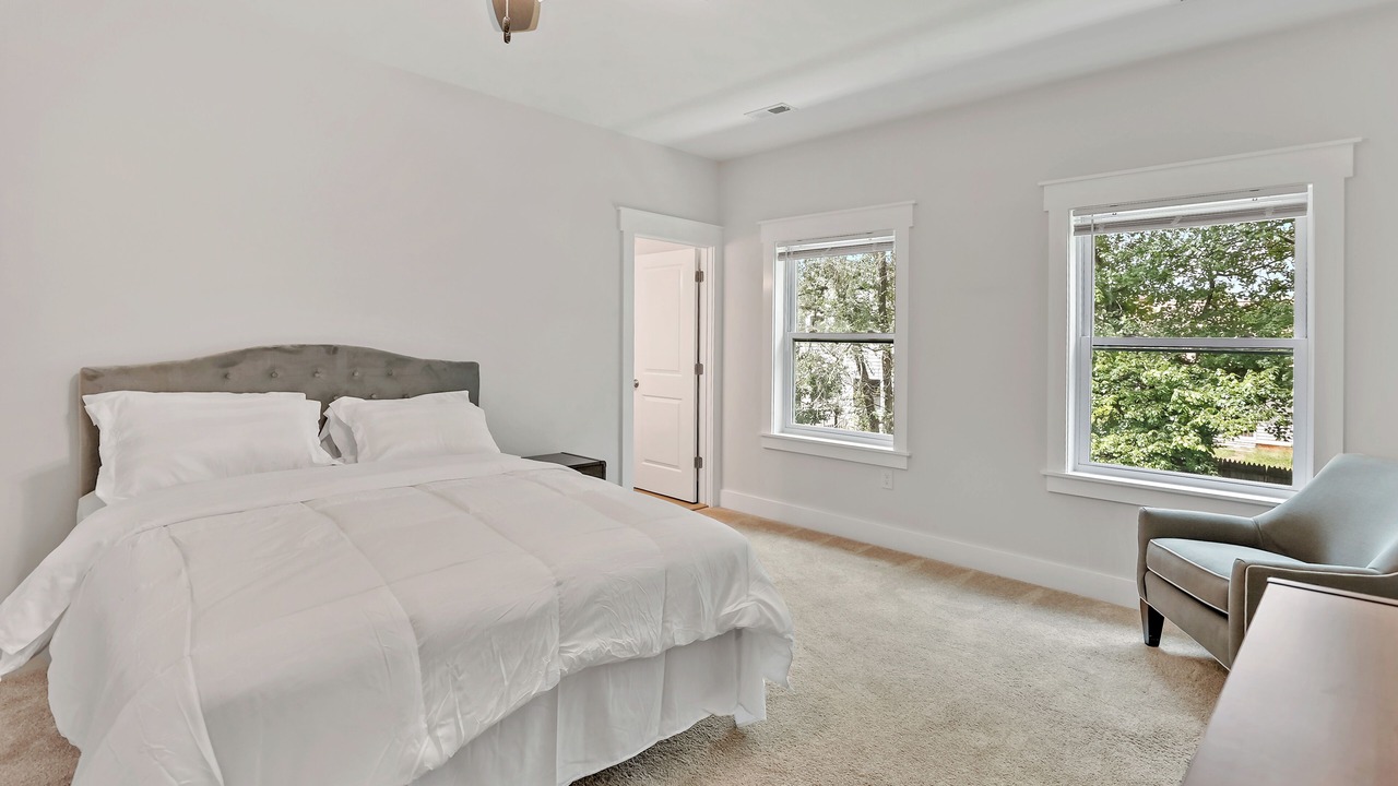 Photo of Bedroom in Baileys Crossroads