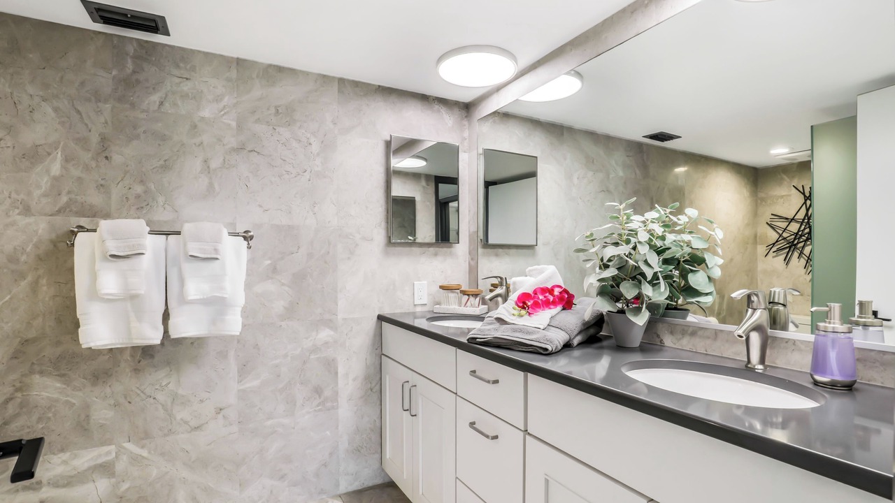 Photo of Bathroom in Vanderbilt Beach