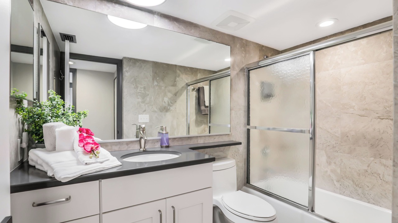 Photo of Bathroom in Vanderbilt Beach