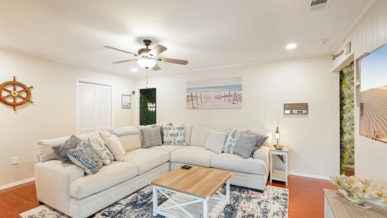 Photo of Livingroom in Pine Lakes