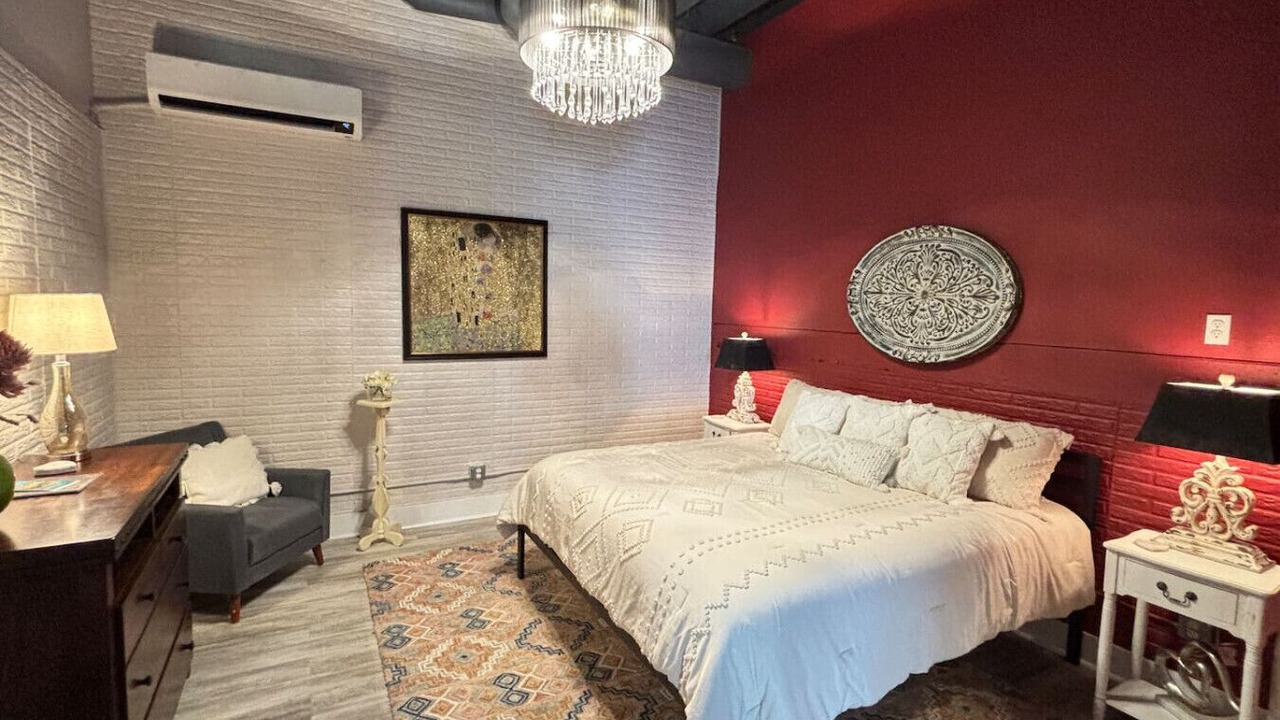 Photo of Bedroom in Eureka Springs Historic District