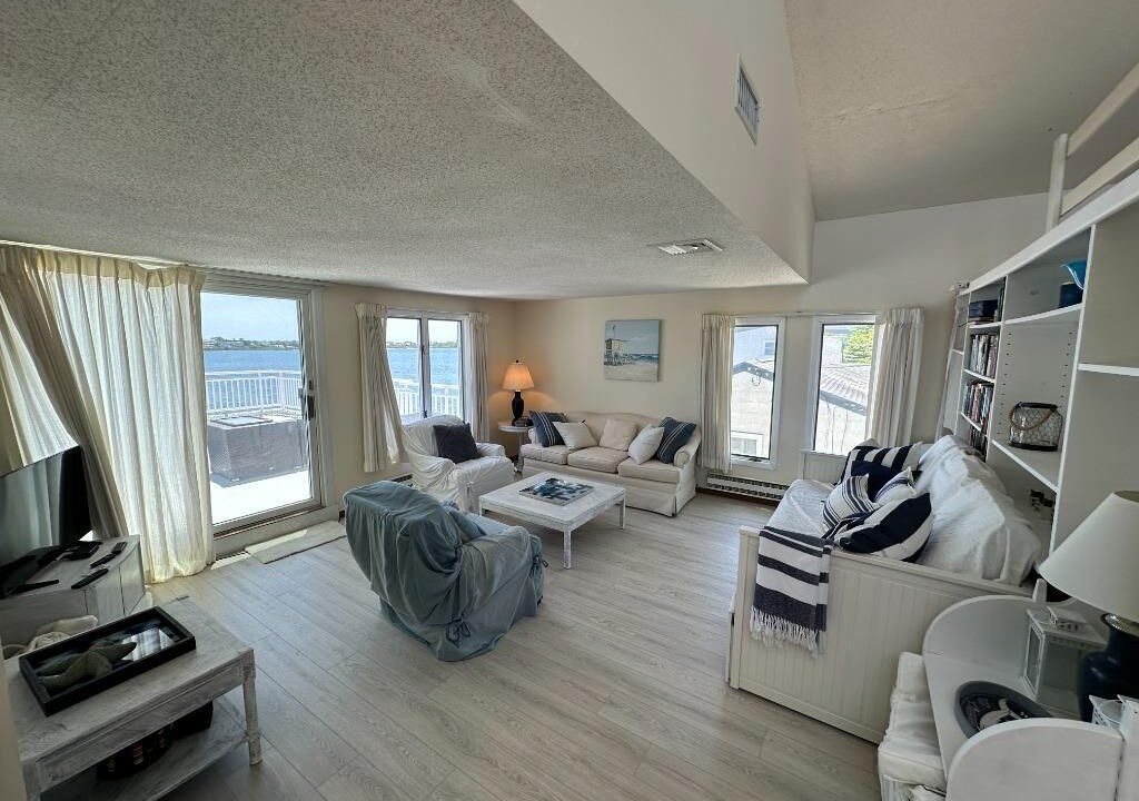 Photo of Livingroom in High Bar Harbor