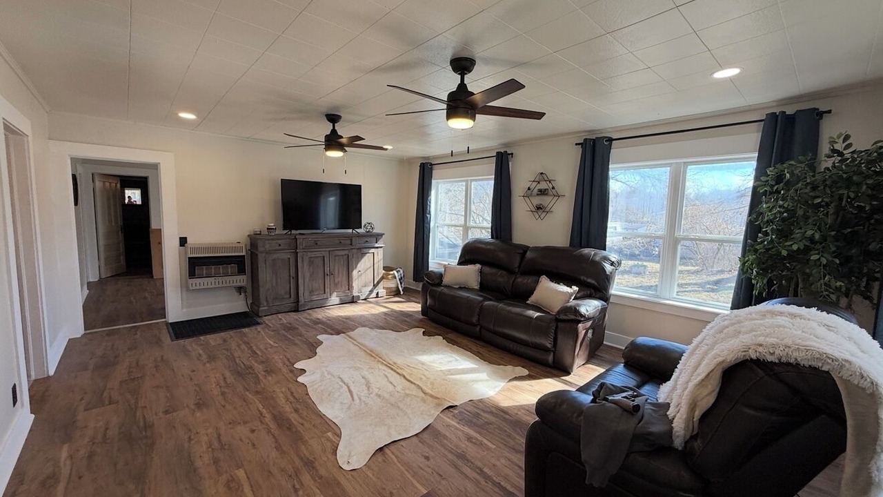 Photo of Livingroom in Eminence