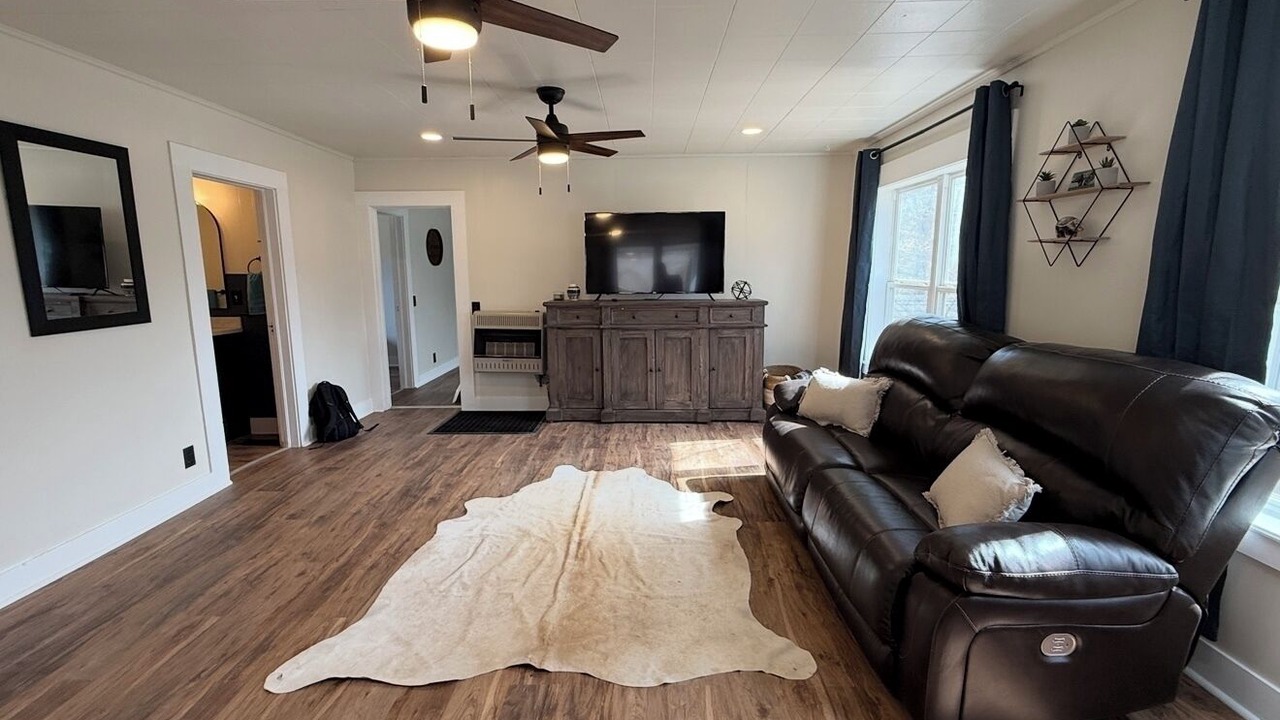 Photo of Livingroom in Eminence