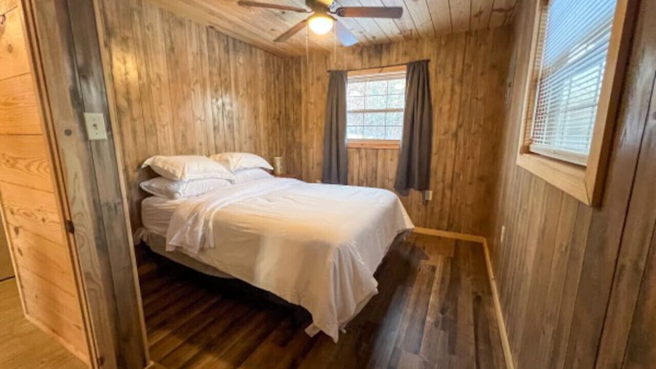 Photo of Bedroom in Daisy