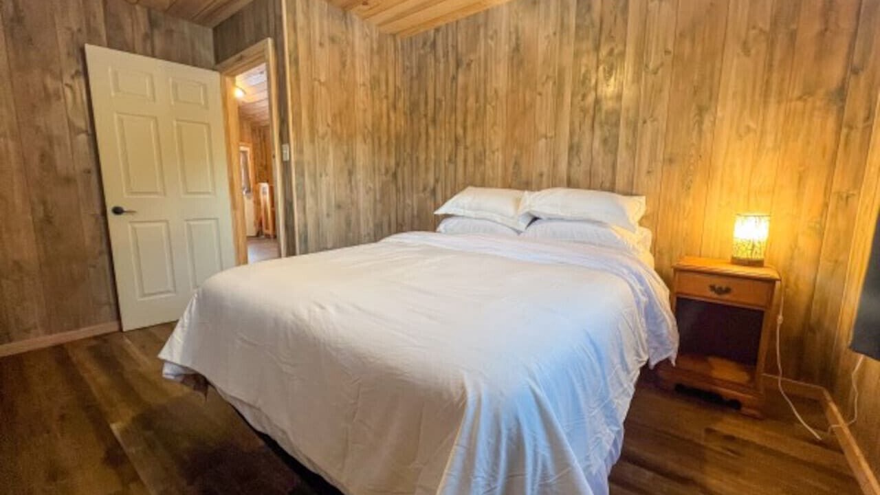Photo of Bedroom in Daisy
