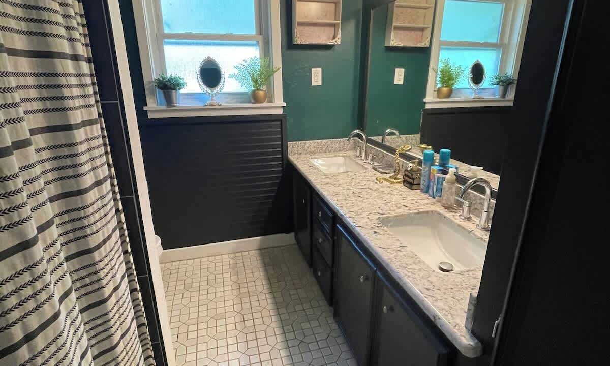 Photo of Bathroom in Highlands - Perkins