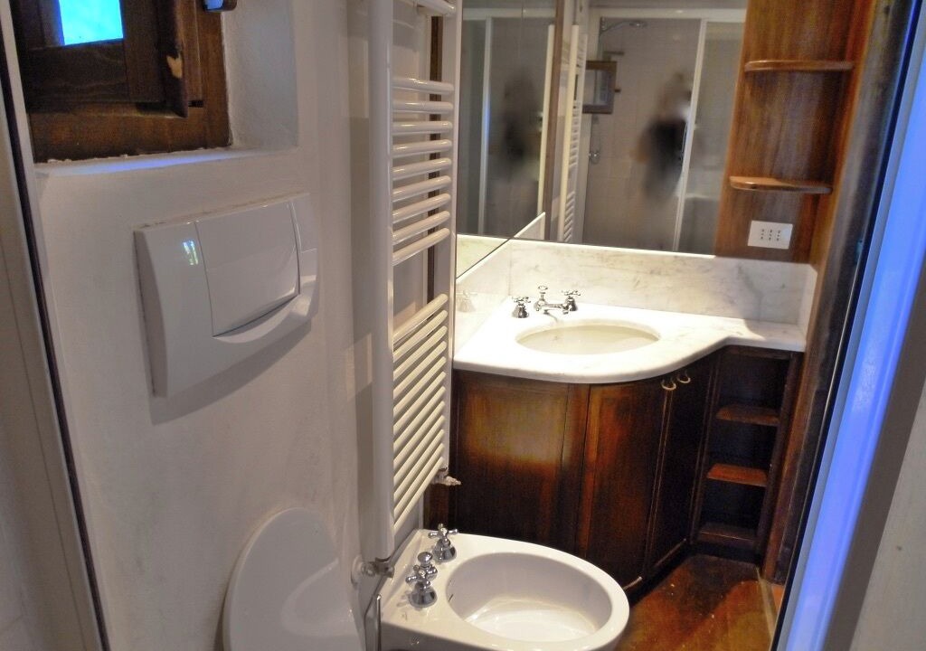 Photo of Bathroom in Vernate