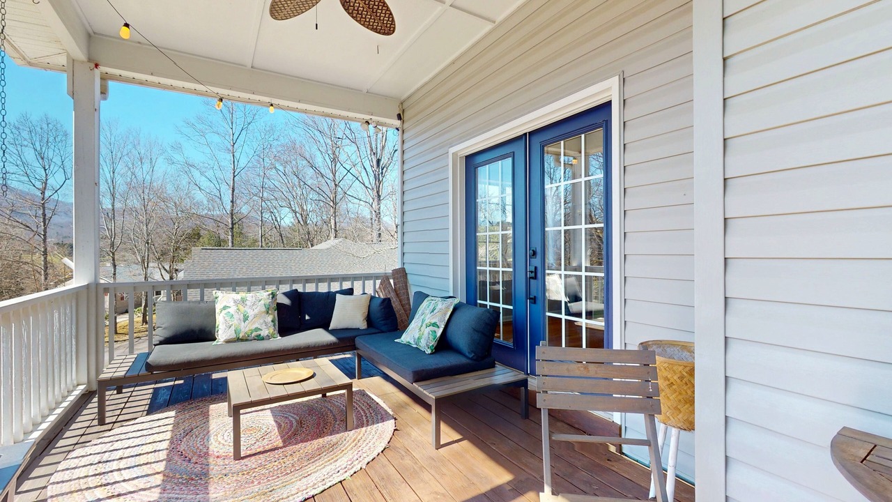 Photo of Patio Balcony in Lake Junaluska