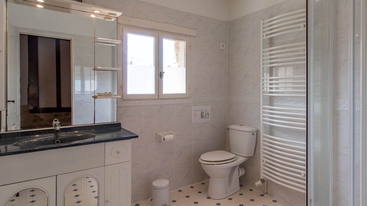 Photo of Bathroom in Saint-Georges-sur-Layon