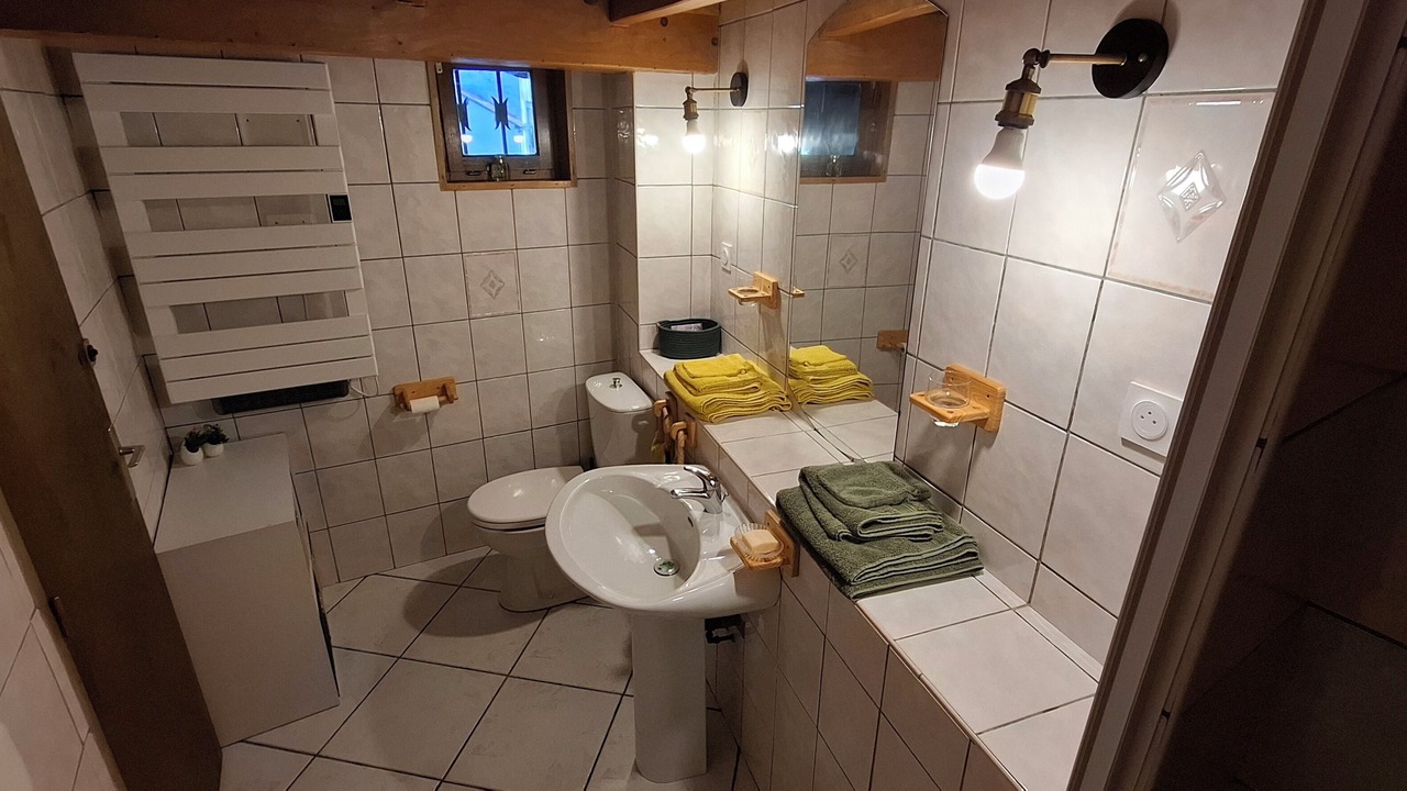 Photo of Bathroom in Banne
