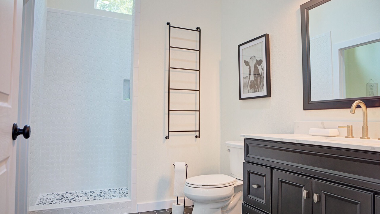 Photo of Bathroom in Redlick