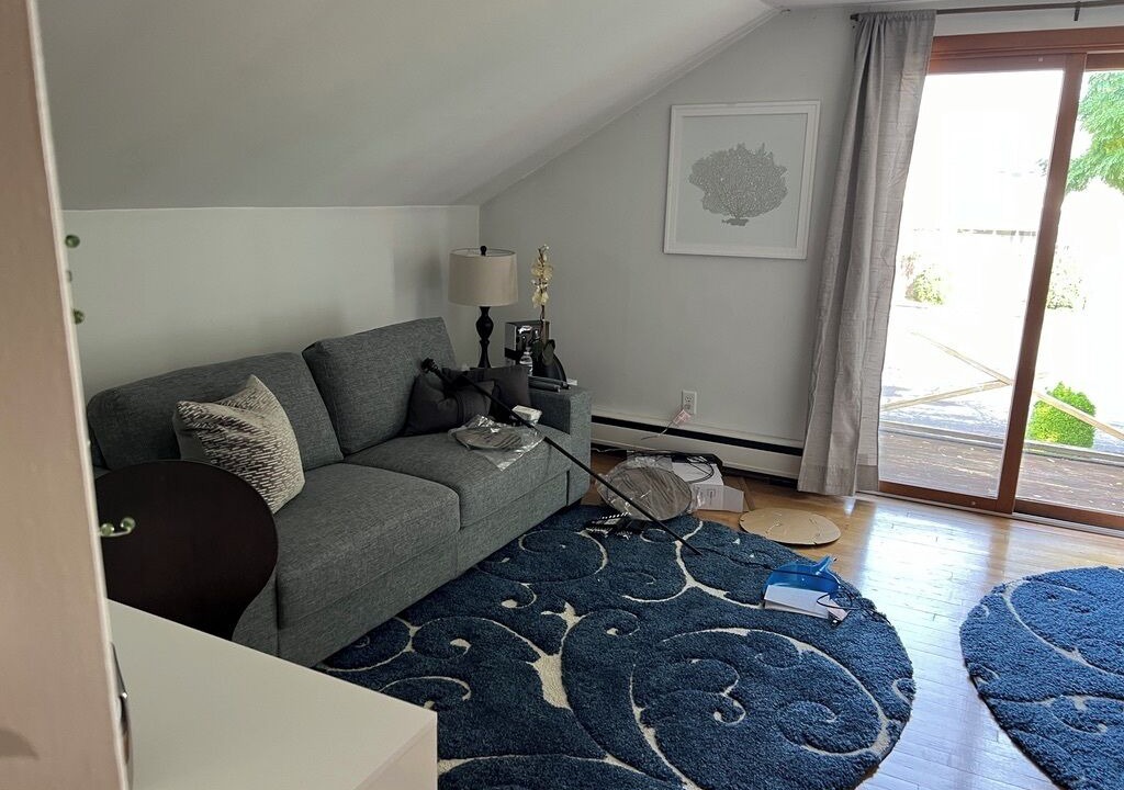 Photo of Livingroom in Utica