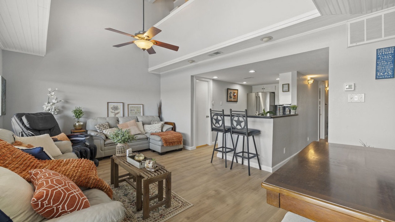 Photo of Livingroom in Briarcliff