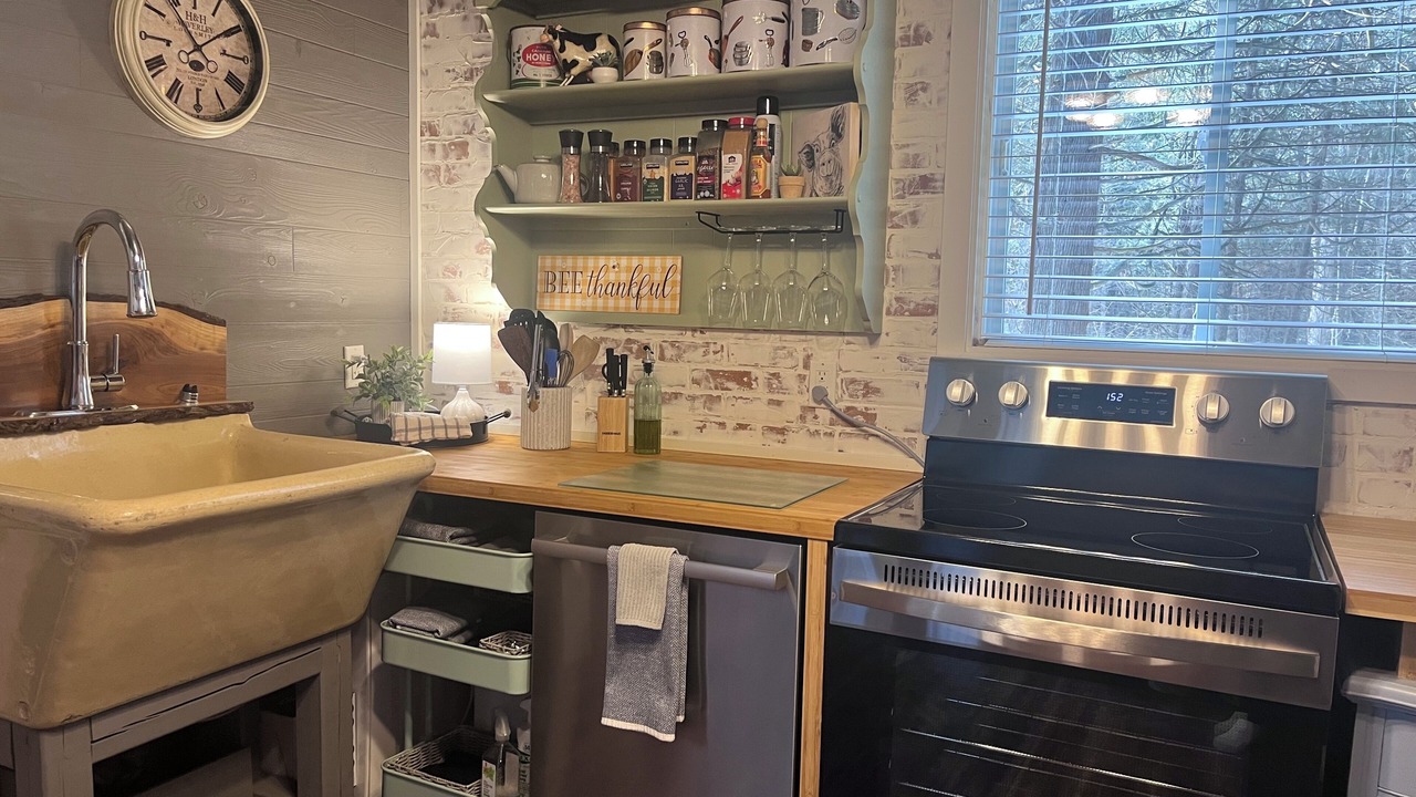 Photo of Kitchen in Edwardsburgh/Cardinal