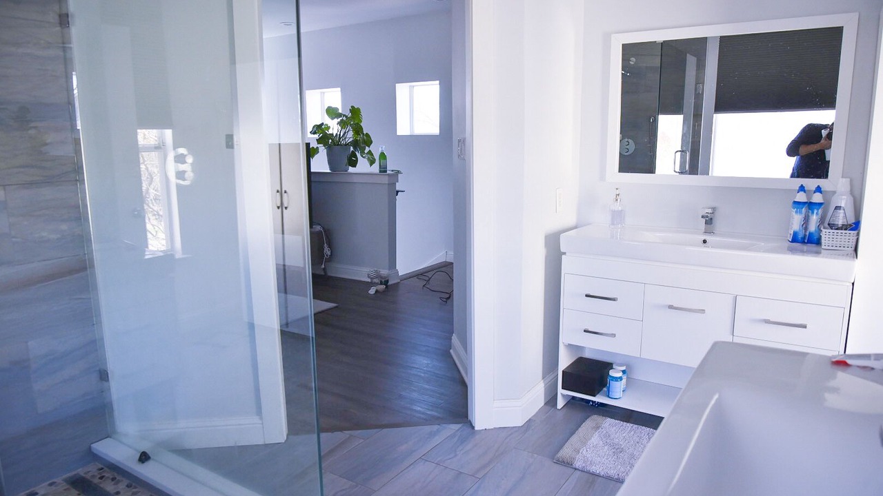 Photo of Bathroom in Knox - Henderson
