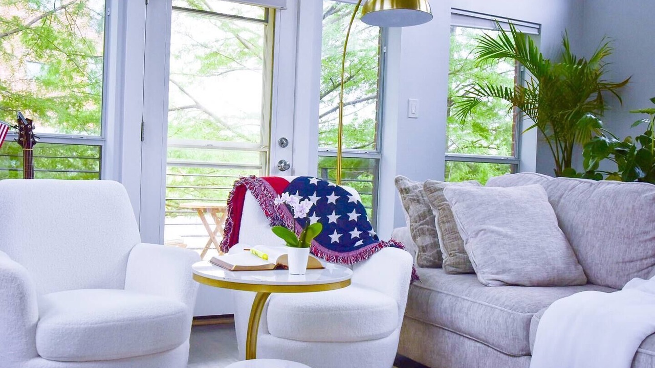 Photo of Livingroom in Knox - Henderson