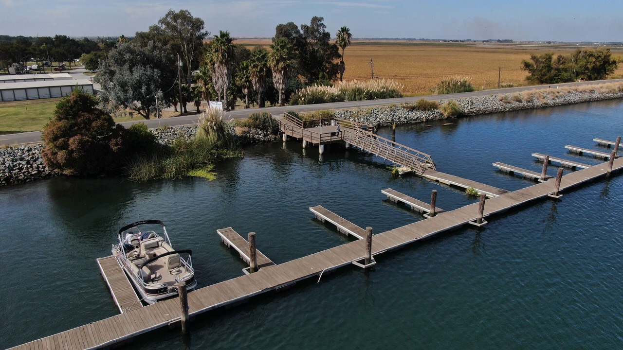 Photo of Others in Isleton