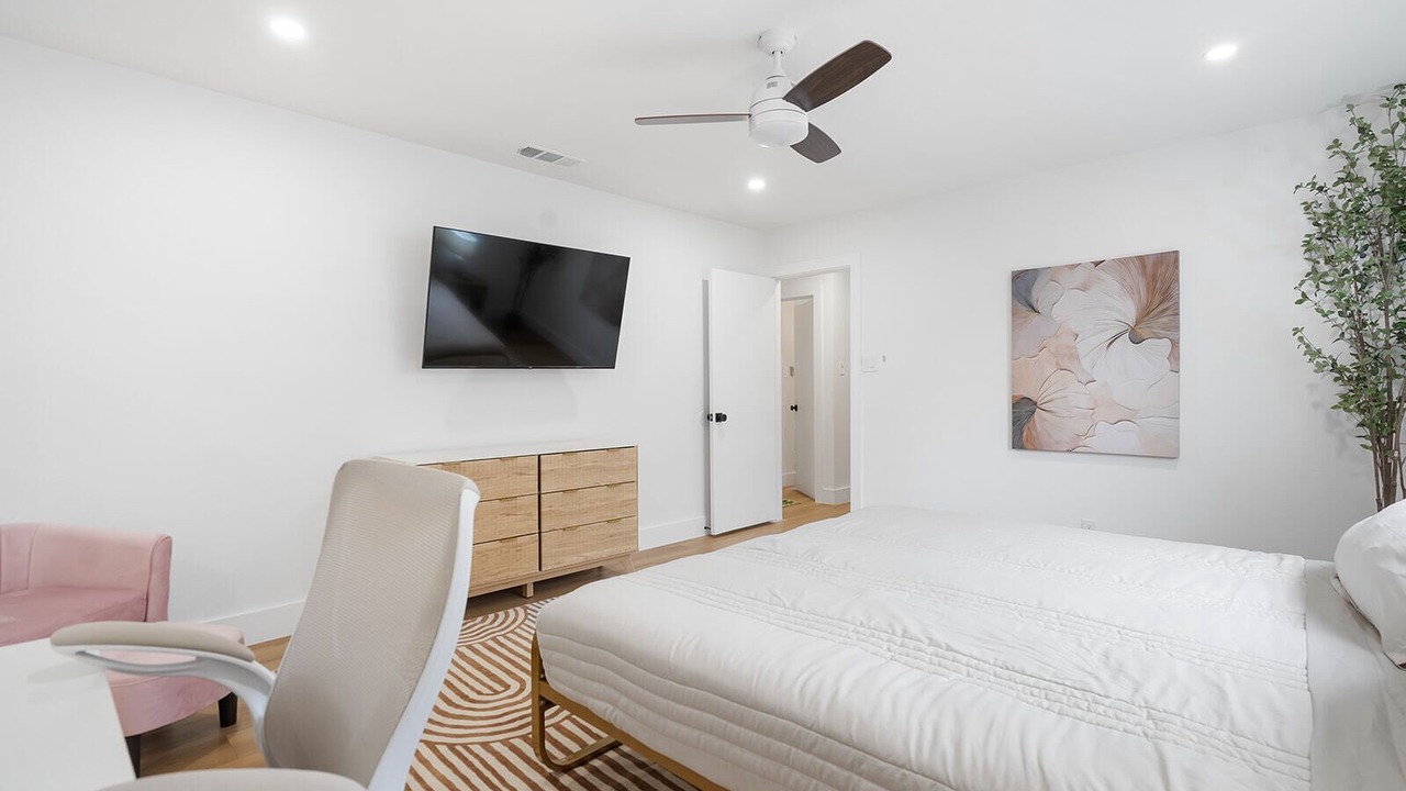Photo of Bedroom in North Austin Civic Association