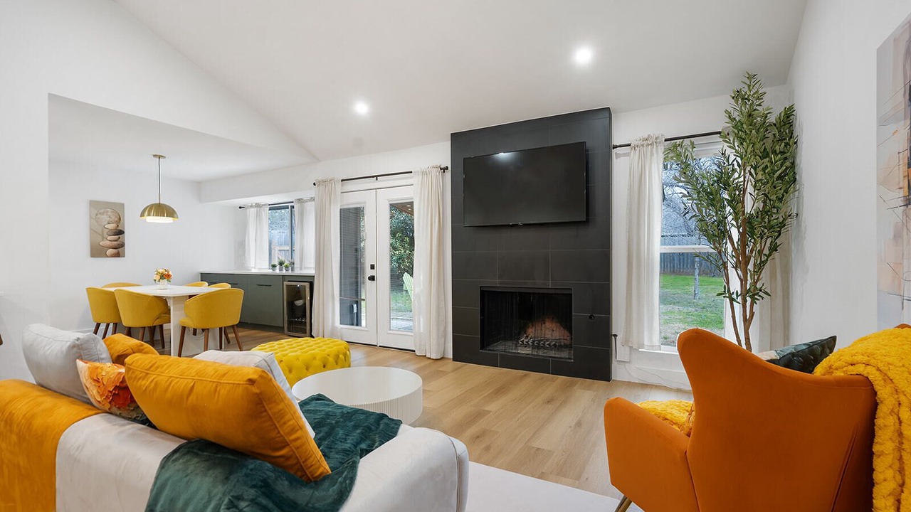 Photo of Livingroom in North Austin Civic Association
