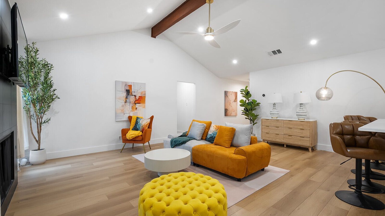 Photo of Livingroom in North Austin Civic Association