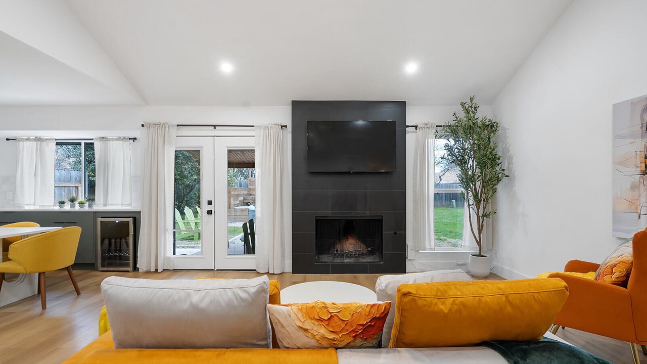 Photo of Livingroom in North Austin Civic Association